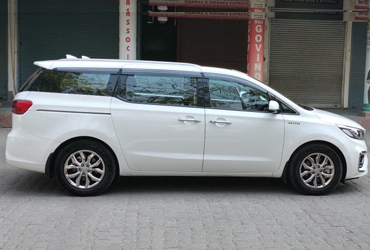 kia carnival luxury car hire in delhi